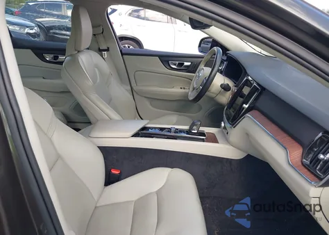 2022 Volvo S60 B5 Momentum z USA, uszkodzony, nr VIN 7JRL12FZ1NG162991